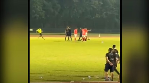 裁判员在新加坡足总杯赛中提交警方报告，涉及东海岸联队球员发生冲突